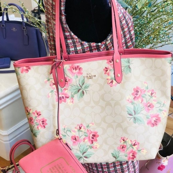 NWT Coach lily floral reversible tote+Wristlet - Picture 5 of 6